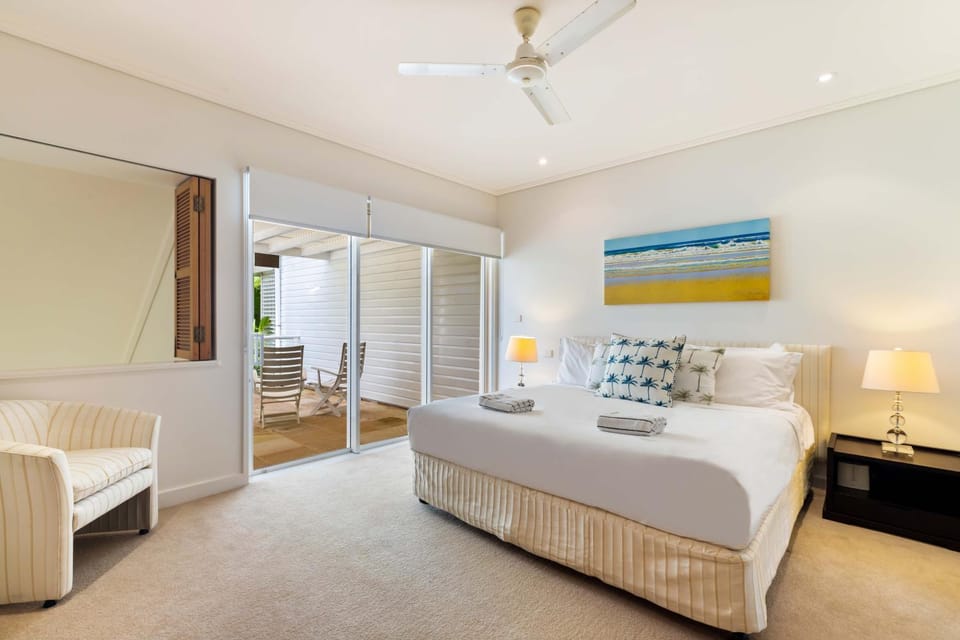 Mirage Resort Villa 142 with access to Sheraton Facilities Villa in Port Douglas