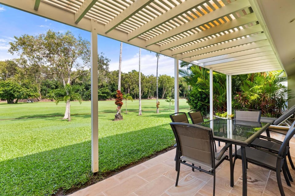Mirage Resort Villa 142 with access to Sheraton Facilities Villa in Port Douglas