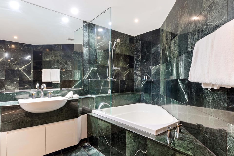 Mirage Resort Villa 142 with access to Sheraton Facilities Villa in Port Douglas