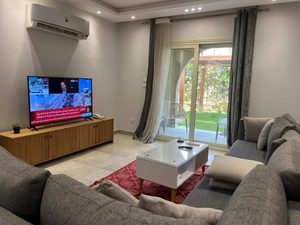 TV and multimedia, Living room, Seating area, Evening entertainment, air conditioner
