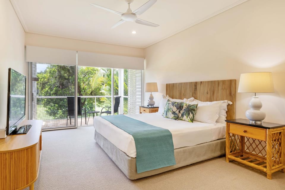 Mirage Resort Villa 155 with access to Sheraton Facilities Villa in Port Douglas