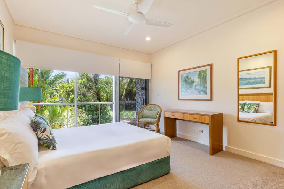 Mirage Resort Villa 155 with access to Sheraton Facilities Villa in Port Douglas
