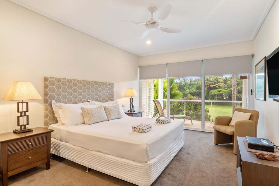 Mirage Resort Villa 157 with access to Sheraton Facilities Villa in Port Douglas