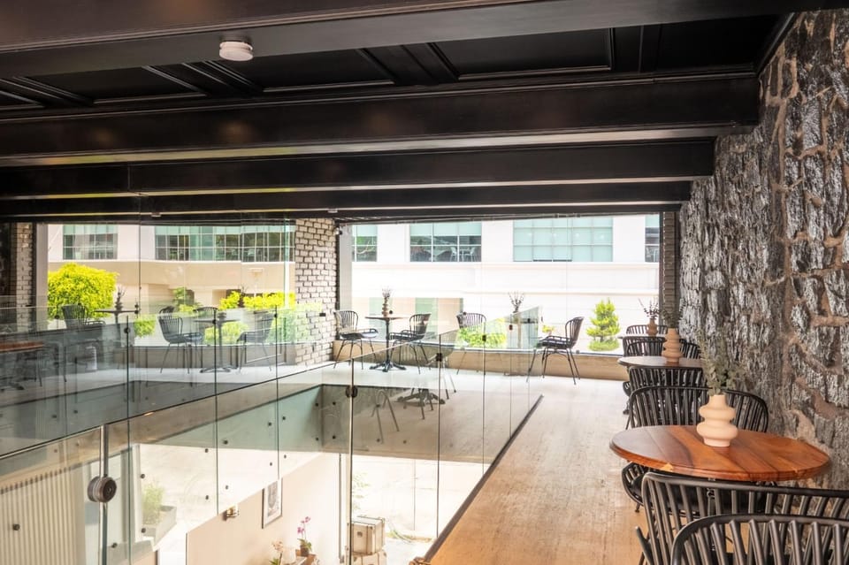 Restaurant/places to eat, Dining area