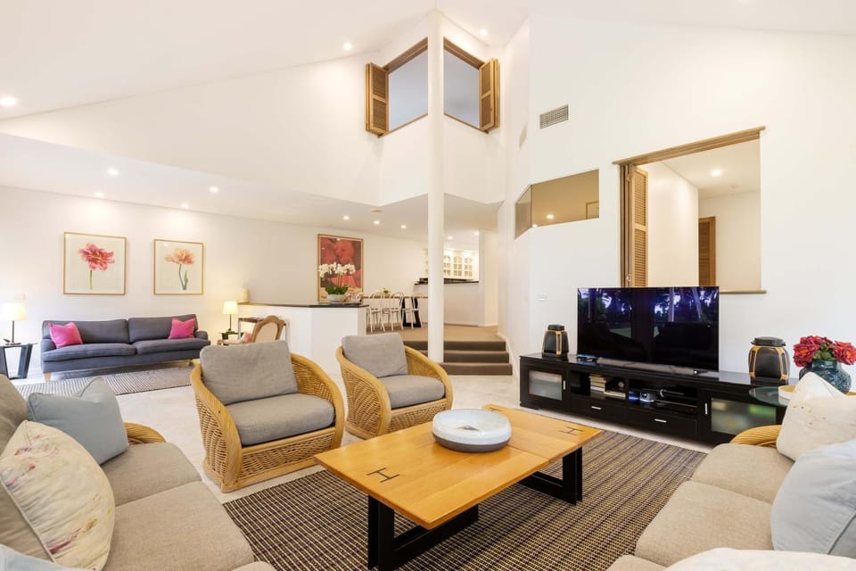 Mirage Resort Villa 409 with access to Sheraton Facilities Villa in Port Douglas