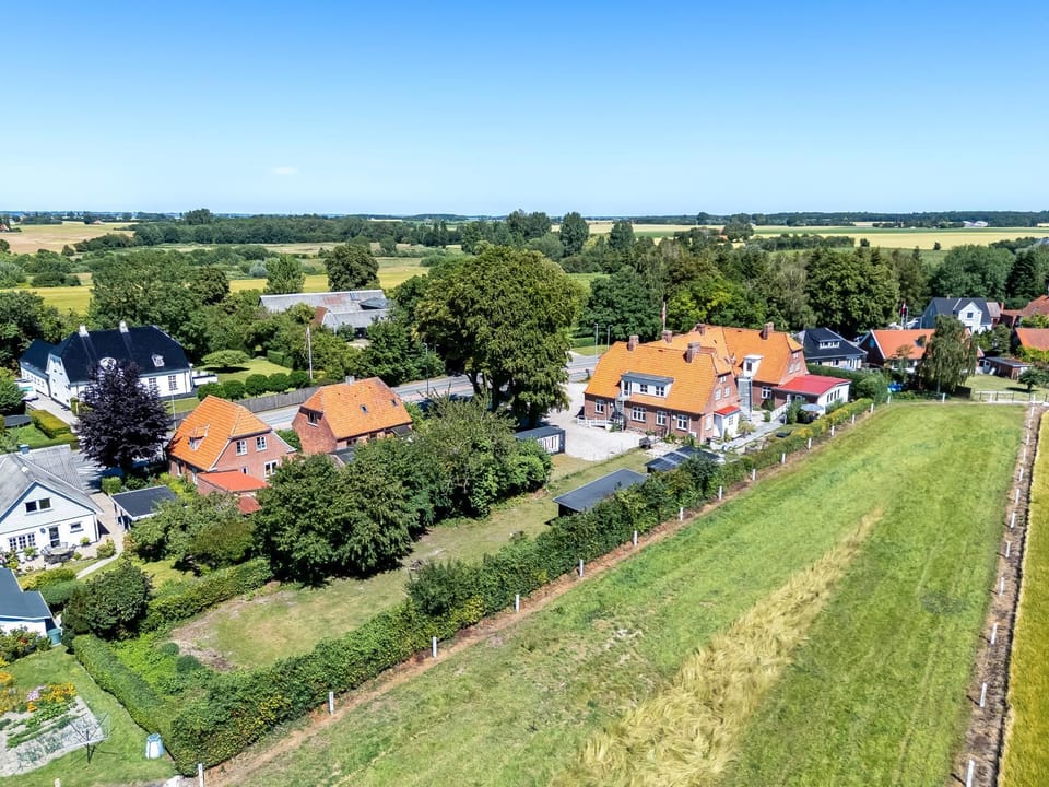 Property building, Day, Neighbourhood, Natural landscape, Bird's eye view, Garden, Pets, Pets, Pets, Street view, pet friendly, pet friendly