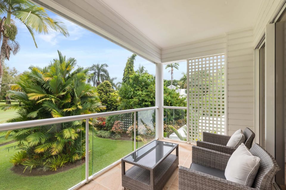Mirage Resort Villa 412 with access to Sheraton Facilities Villa in Port Douglas