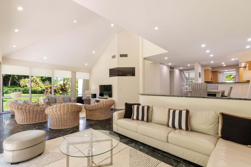 Mirage Resort Villa 415 with access to Sheraton Facilities Villa in Port Douglas