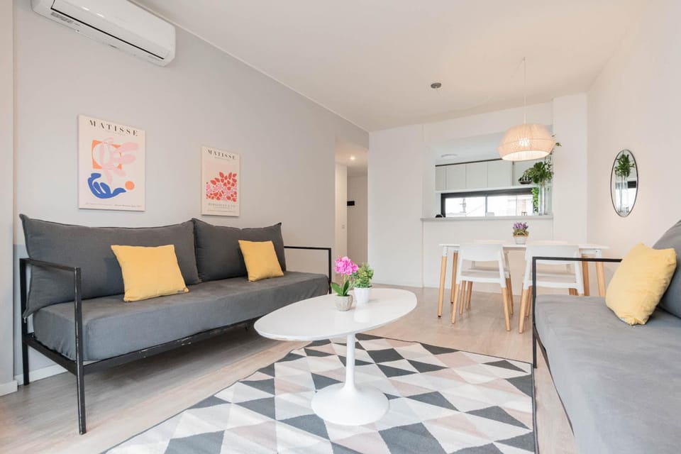 Living room, Seating area, Dining area, air conditioner