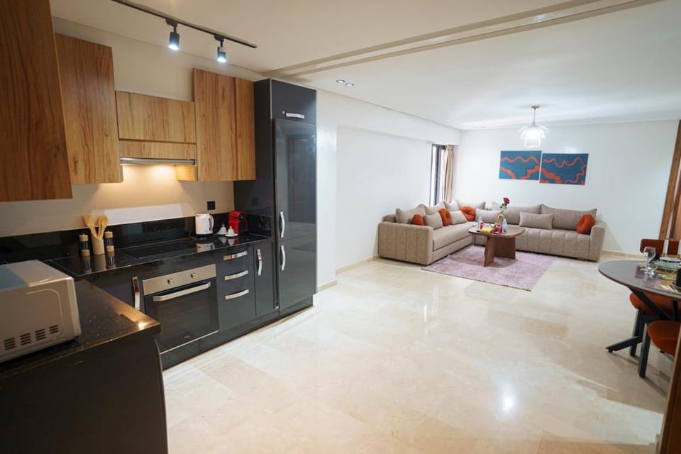 Central and Chic Apartment in the Heart of Casablanca Near To Station Tramway Abdelmoumen Apartment in Casablanca