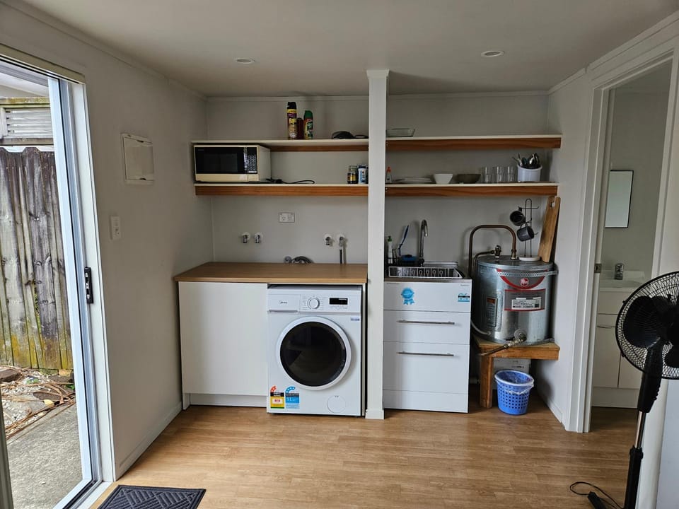 a private and sunny unit in the middle of north shore Apartment in Auckland