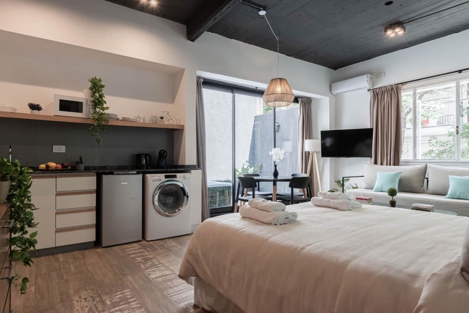 Communal lounge/ TV room, TV and multimedia, Living room, air conditioner