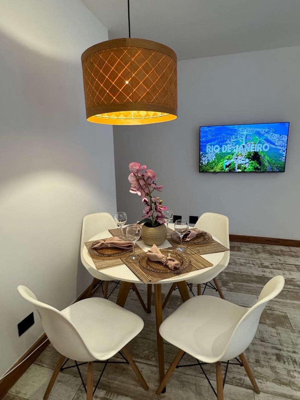 TV and multimedia, Living room, Dining area