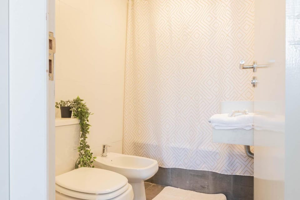 Toilet, Bathroom, bidet, towels