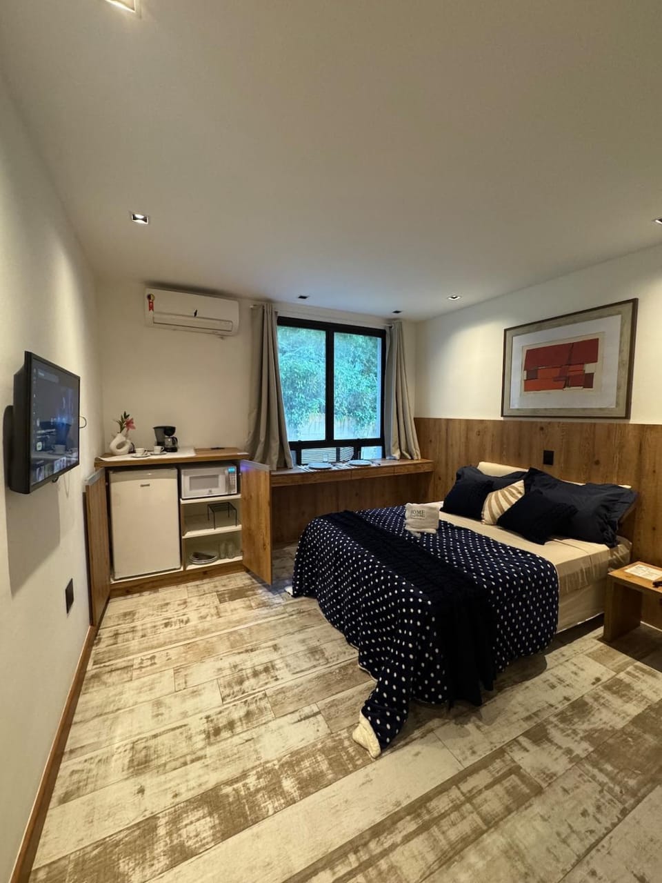 TV and multimedia, air conditioner