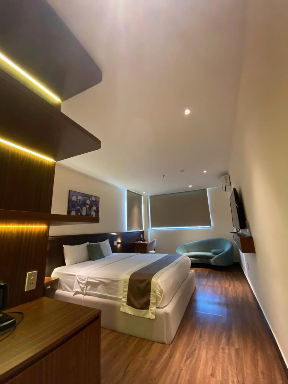 Bed, Photo of the whole room, Bedroom, towels