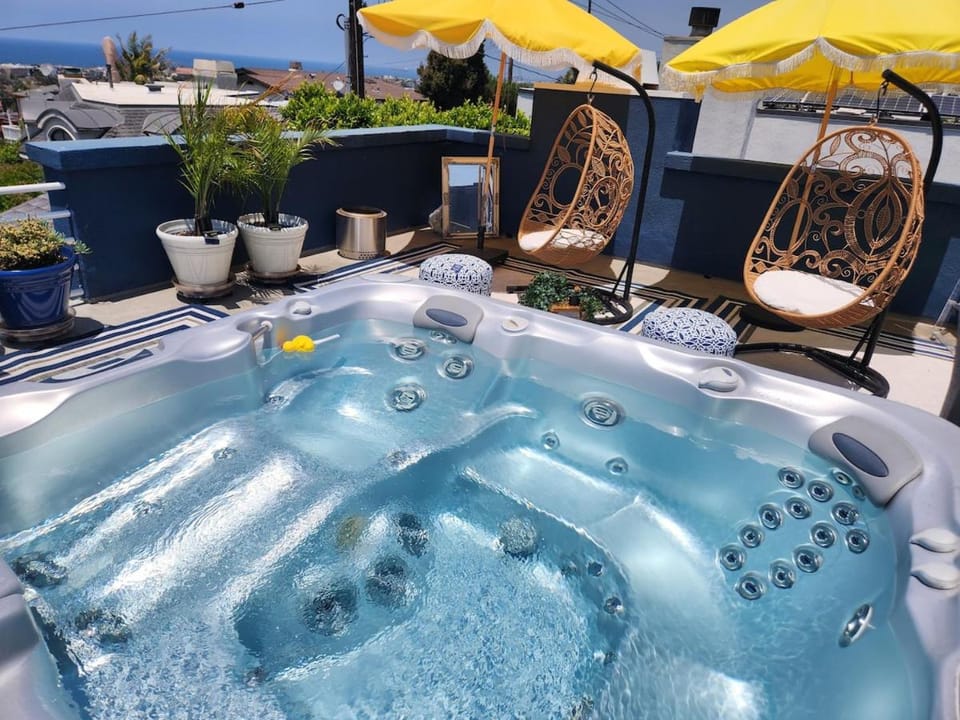 Hot Tub, sunbed