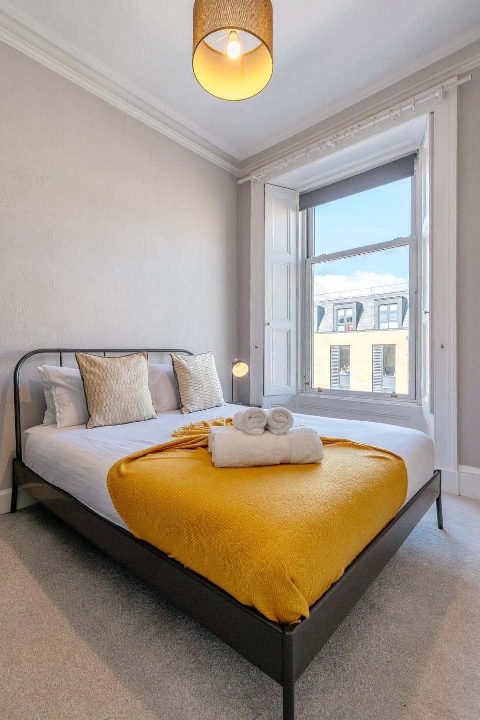 Elegant 2BR Apartment on Leven St Apartment in Edinburgh