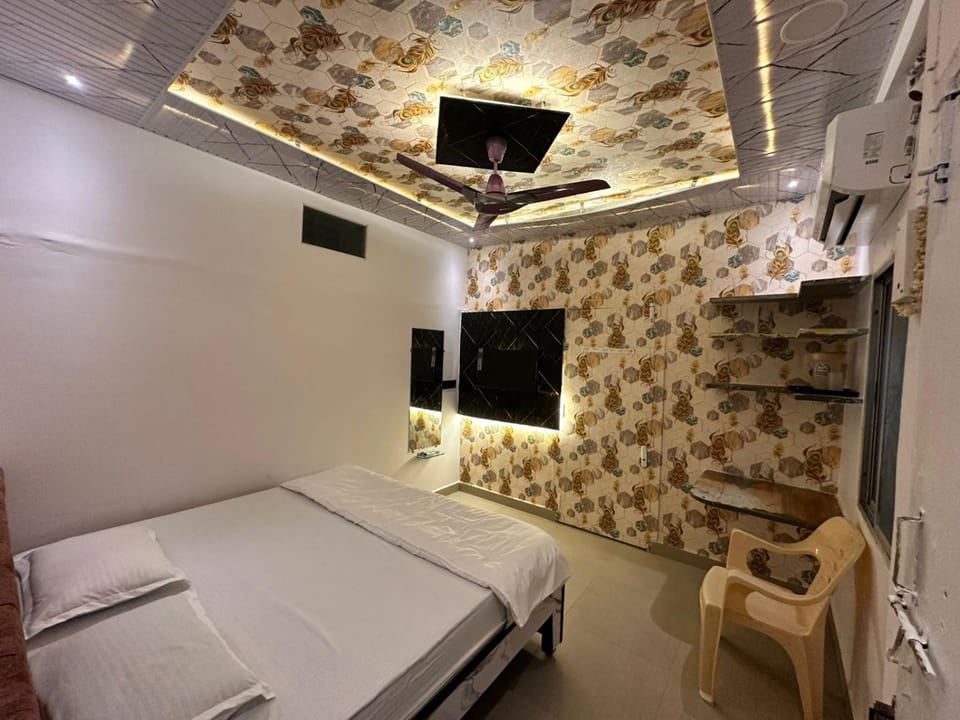 Bed, TV and multimedia, Photo of the whole room, Evening entertainment, Bedroom, air conditioner
