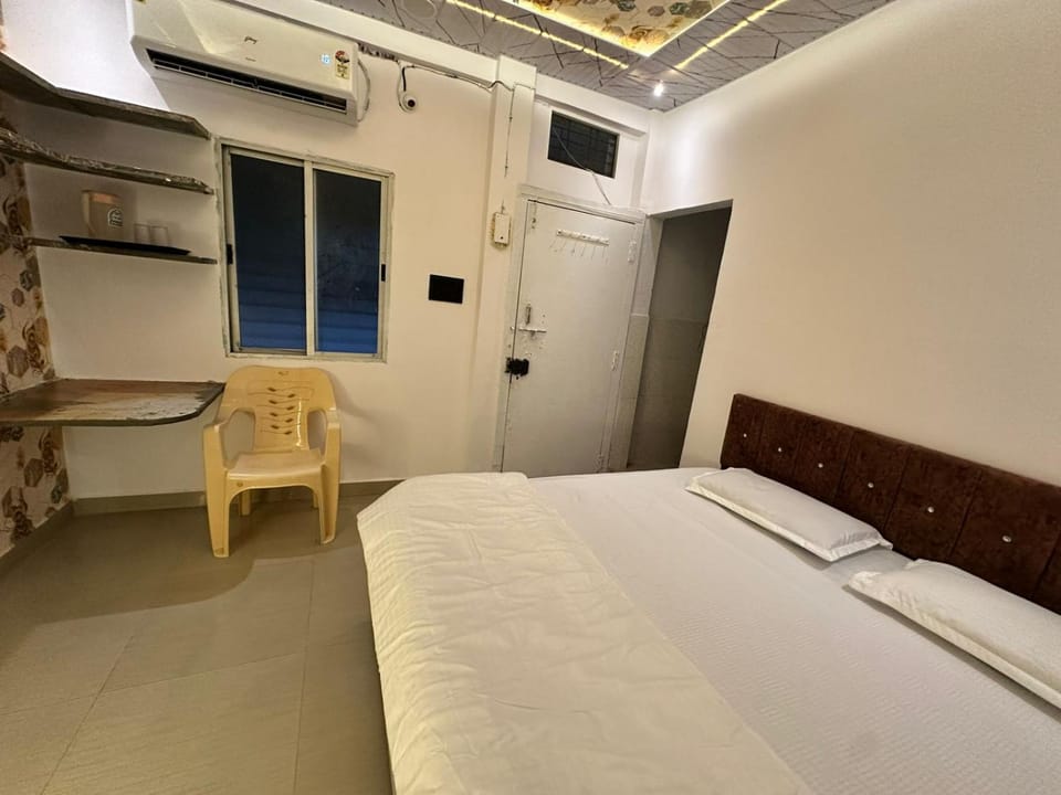 Bed, TV and multimedia, Photo of the whole room, Bedroom, air conditioner