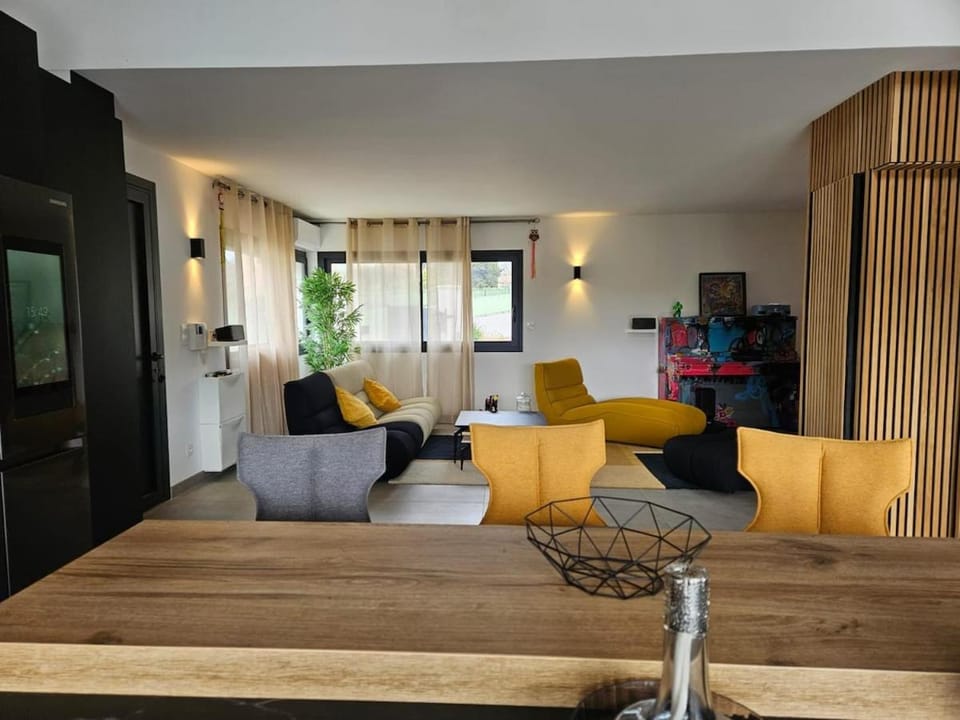 Kitchen or kitchenette, Living room, Seating area