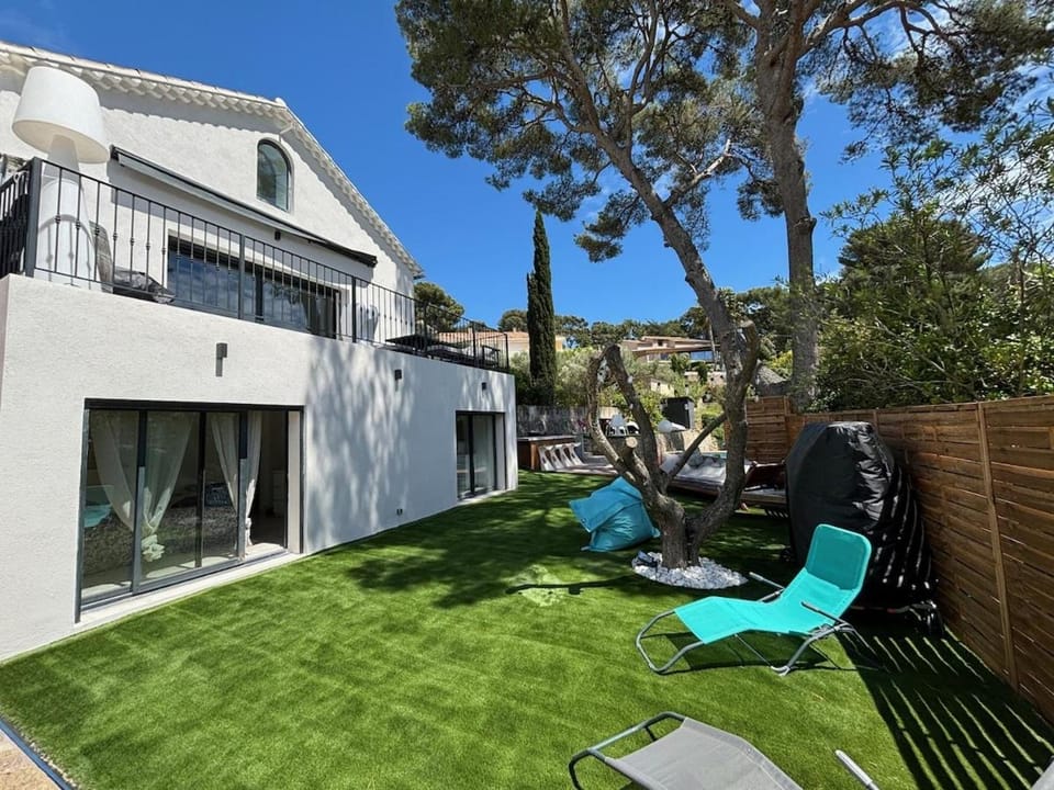 Patio, Garden, Garden view, sunbed