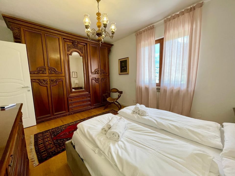 Bed, Photo of the whole room, Bedroom, wardrobe