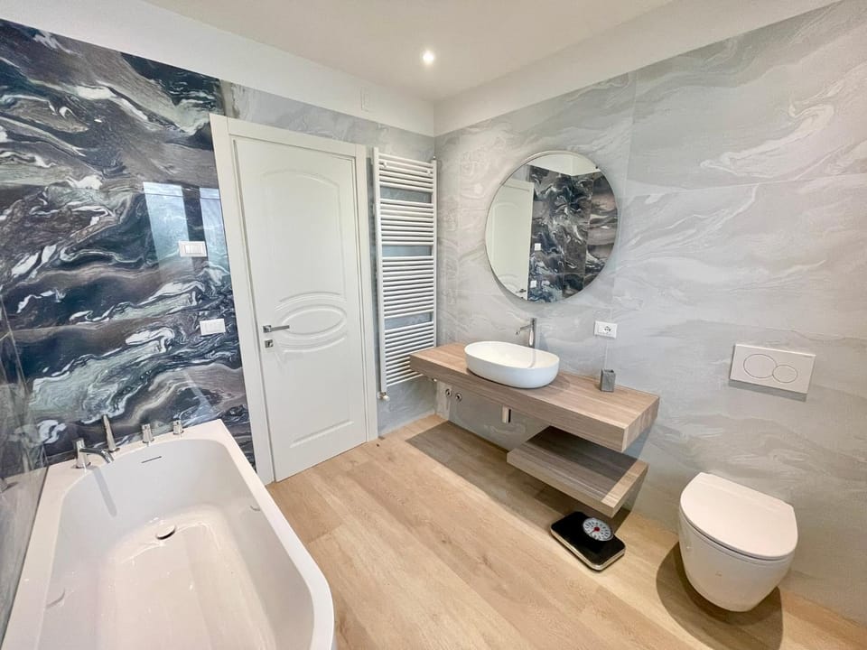 Shower, Toilet, Bathroom, Bath, towels