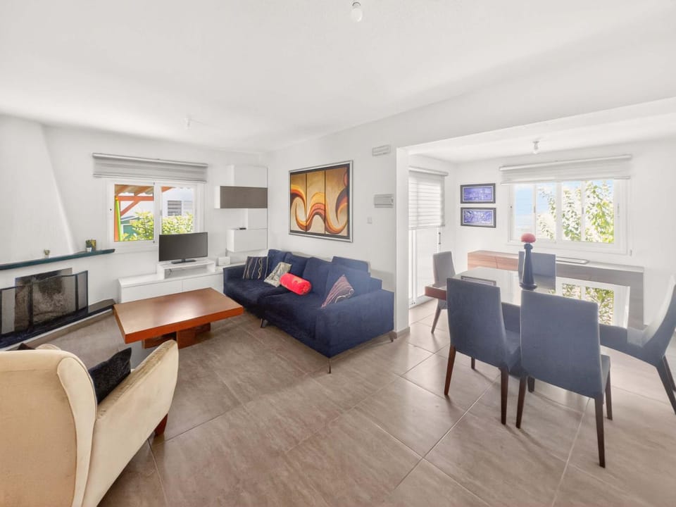Communal lounge/ TV room, Living room