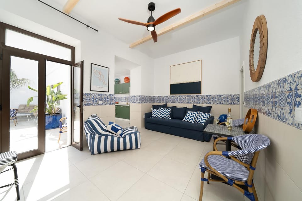 Casa Laranja Promenade Compound Patios, HotTub House in Portimao