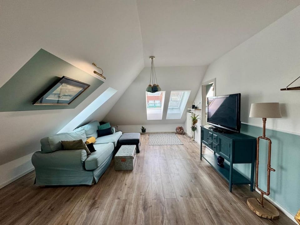 Sunny Attic Studio Central & Close to BER Airport Apartment in Brandenburg