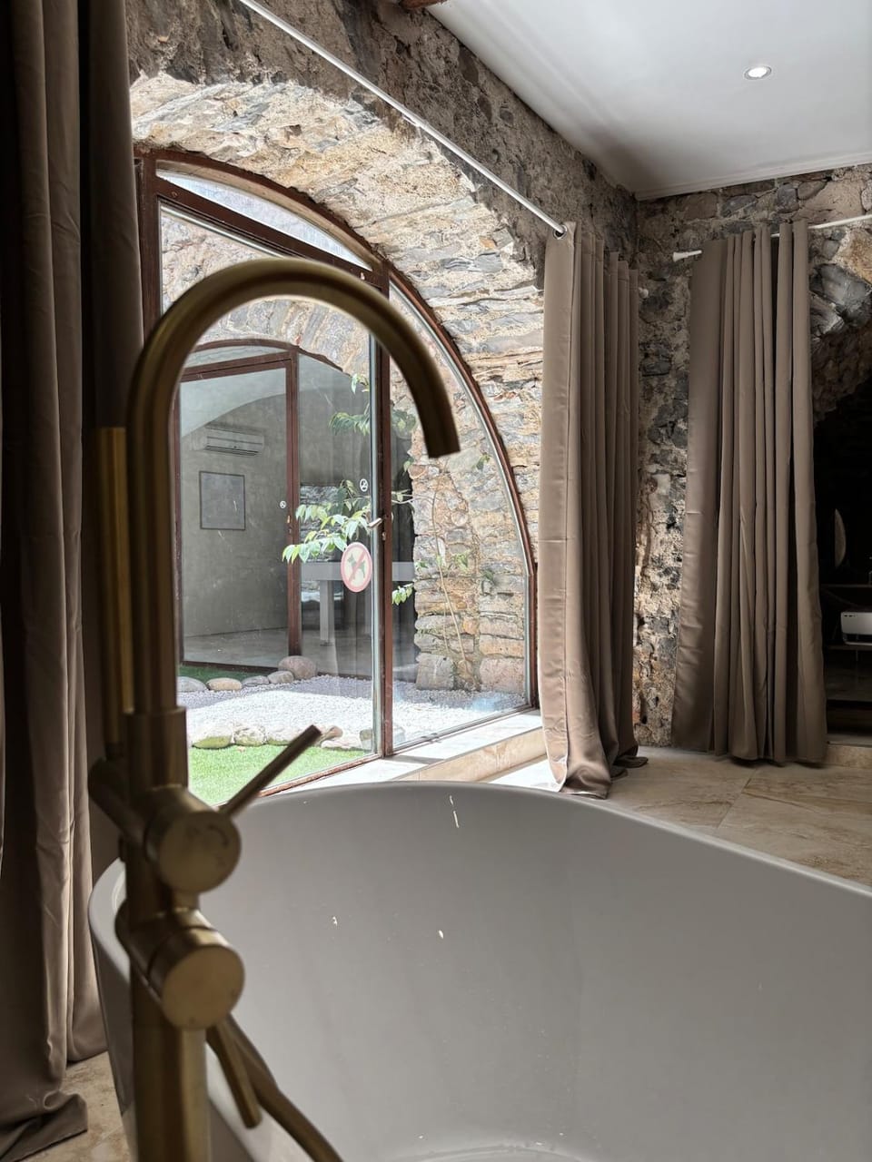 Suite l'Écrin Caché avec billard et baignoire îlot Apartment in Anduze
