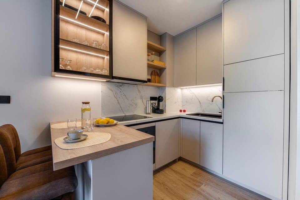 Kitchen or kitchenette, oven, stove