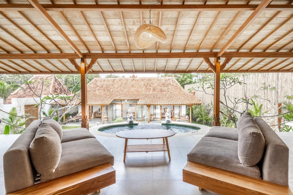 Living room, Dining area, Pool view
