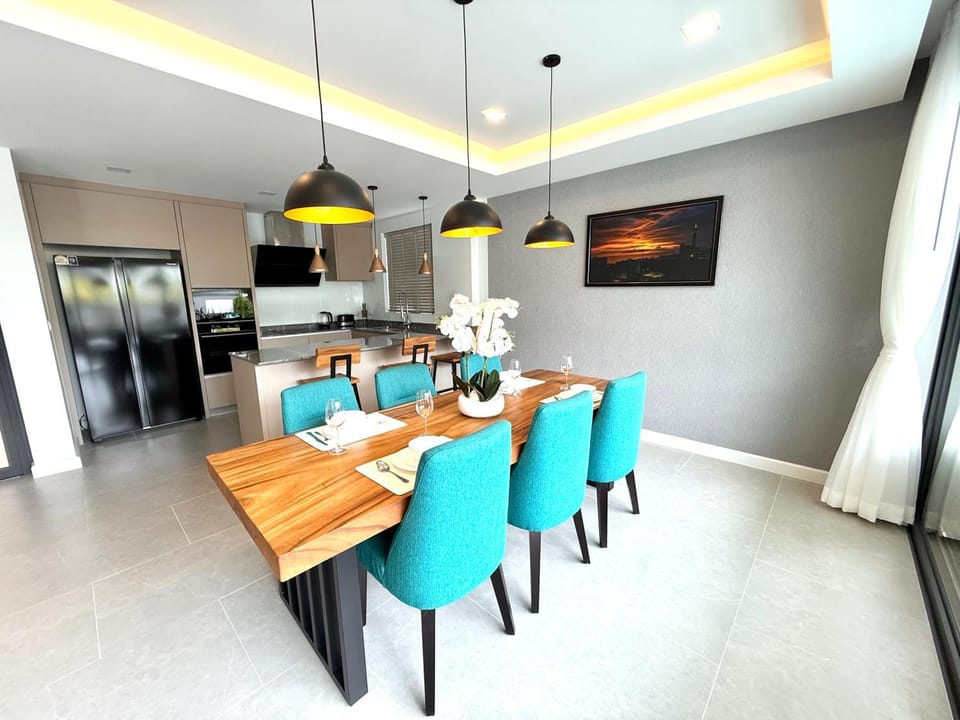 Zensiri Beautiful Brand New Pool Villa 3 BDR Villa in Chon Buri Changwat