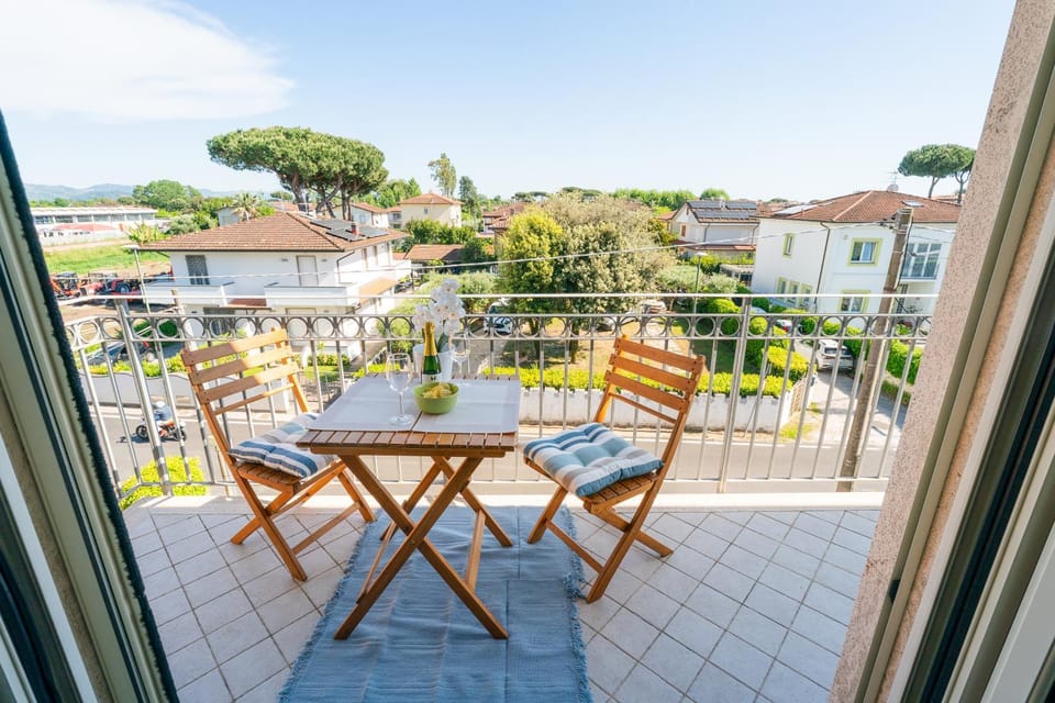 Natural landscape, View (from property/room), Balcony/Terrace, Living room