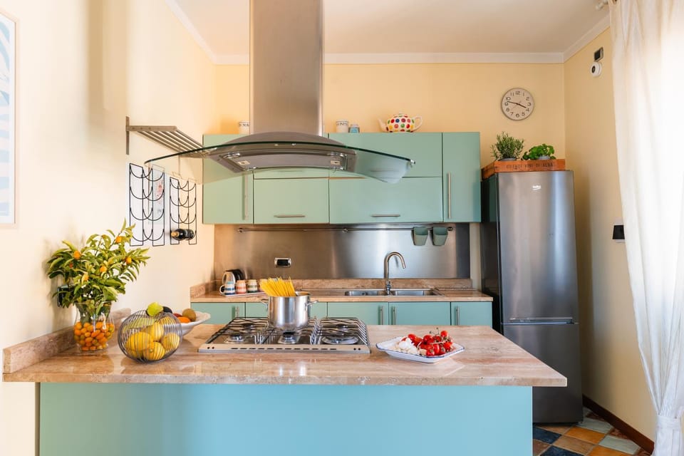Kitchen or kitchenette, Dining area, oven, stove