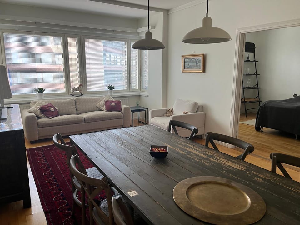 Valoisa ja tilava kaupunkikoti 73 neliötä Apartment in Helsinki