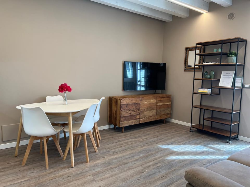 TV and multimedia, Living room, Seating area