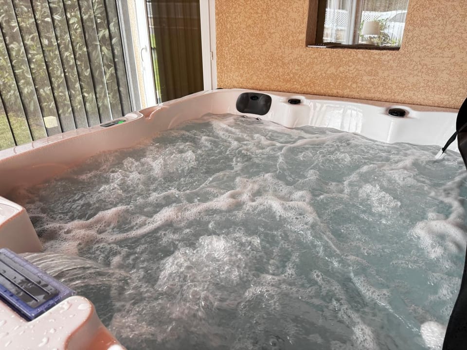 Hot Tub, Spa and wellness centre/facilities