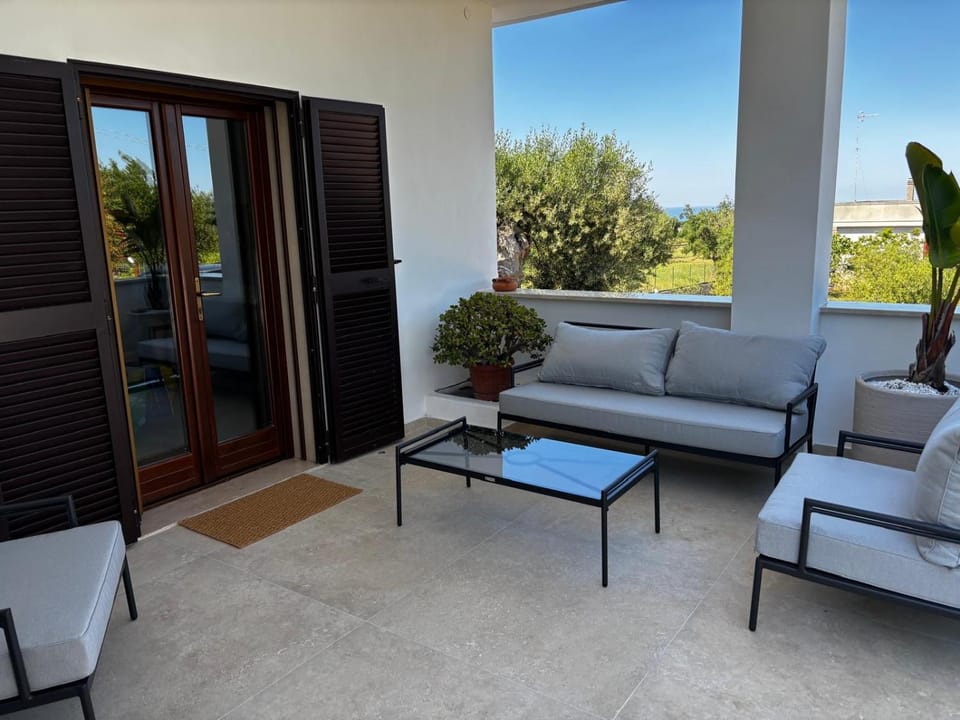 Patio, Day, Seating area