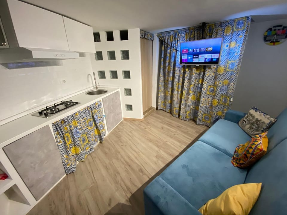 Kitchen or kitchenette, Living room