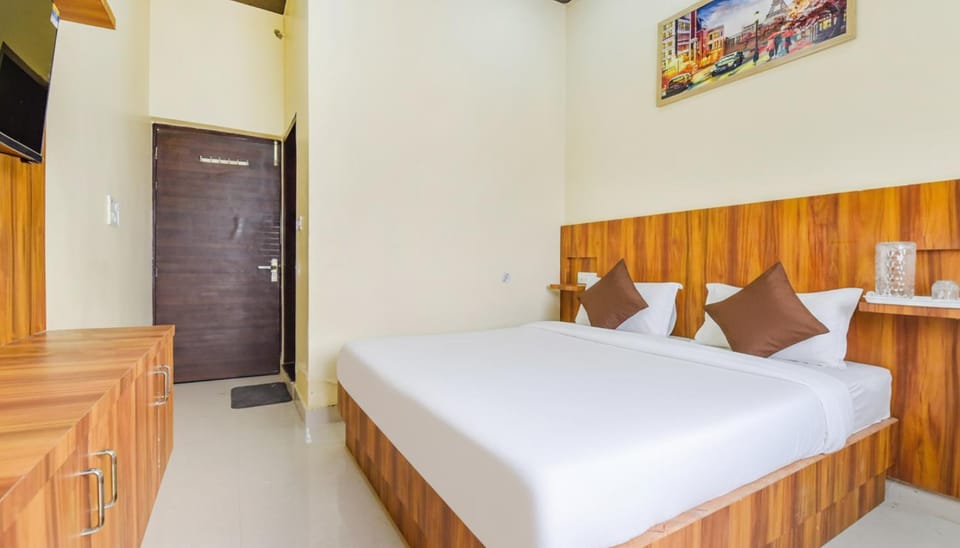 Bed, TV and multimedia, Photo of the whole room, Bedroom, wardrobe