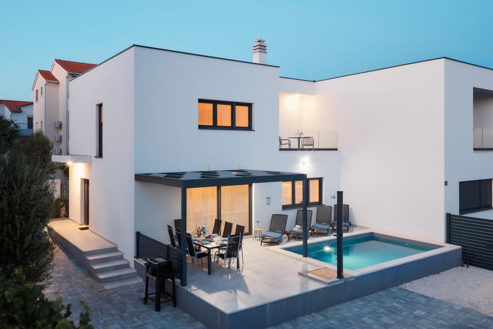 Property building, Swimming pool