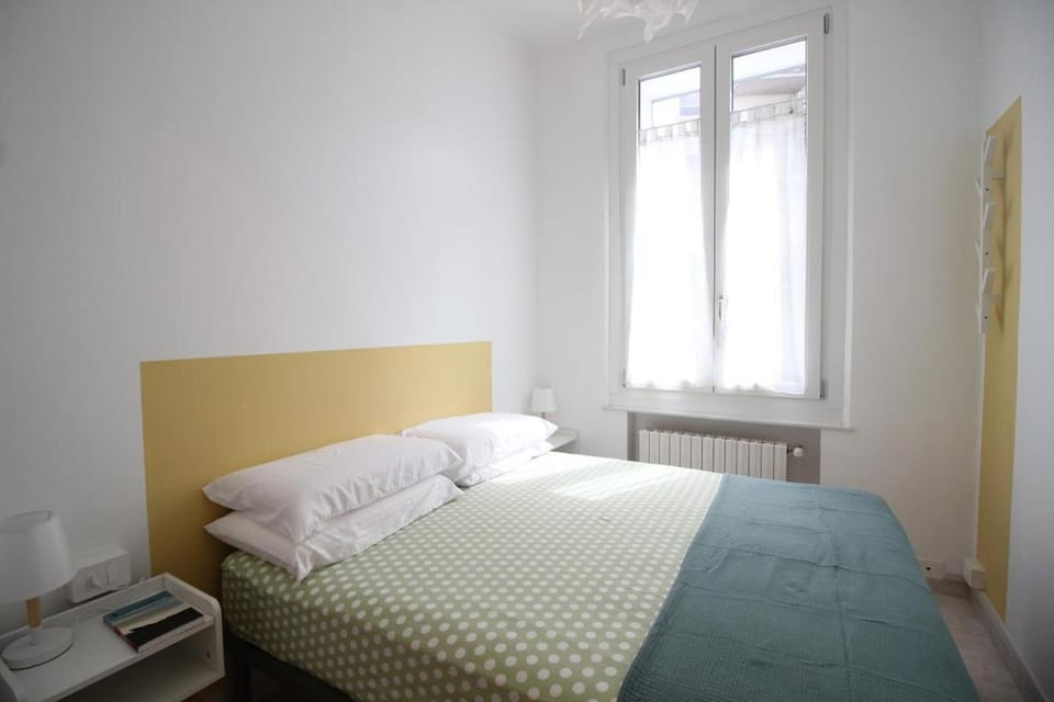 Bed, Photo of the whole room, Bedroom, internet