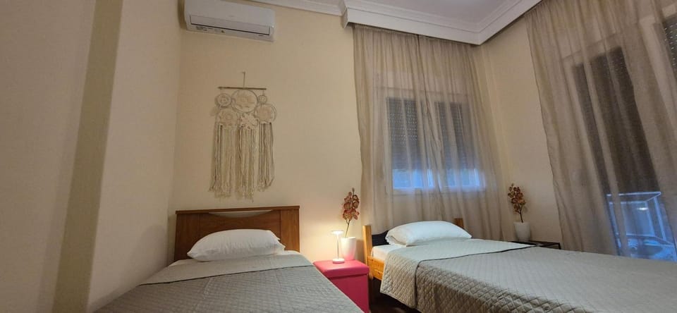 Bed, Photo of the whole room, Bedroom, air conditioner