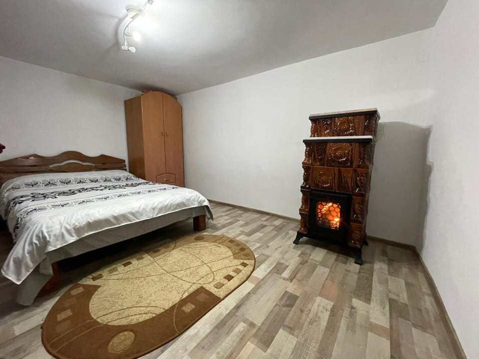 Bed, Bedroom, fireplace