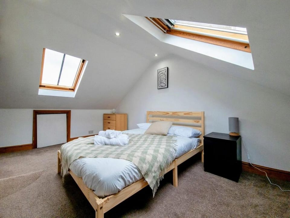 Four Bedroom House by Brookland Stays Serviced Accommodation Short Lets Brightonwith Free WiFi Apartment in Brighton