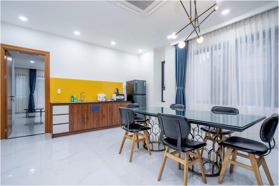 Kitchen or kitchenette, Seating area, Dining area