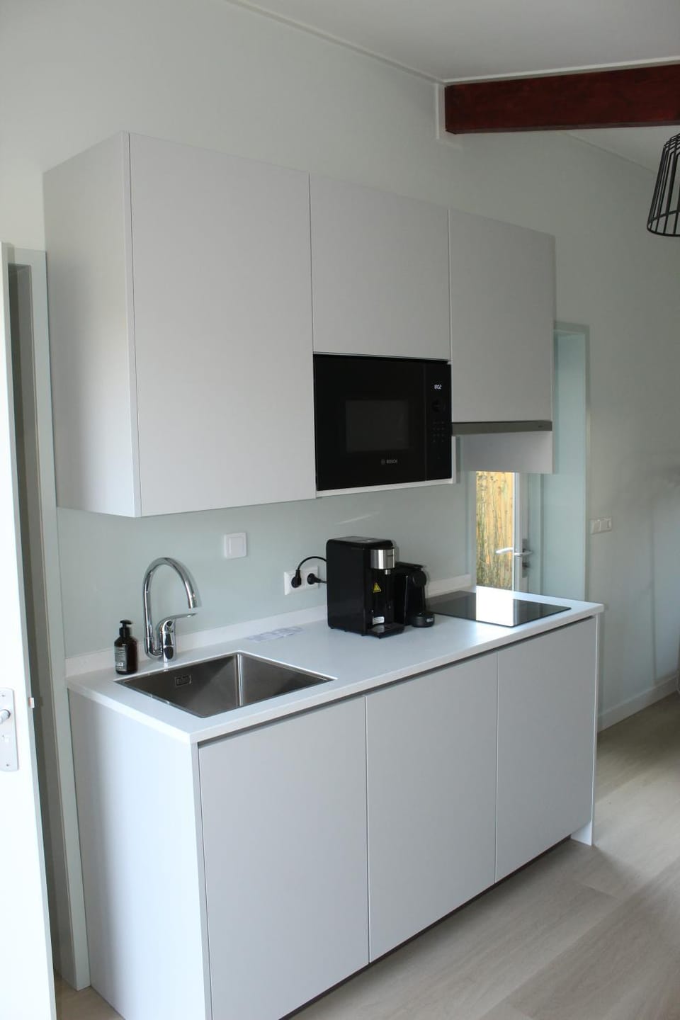 Coffee/tea facilities, Kitchen or kitchenette, microwave, stove